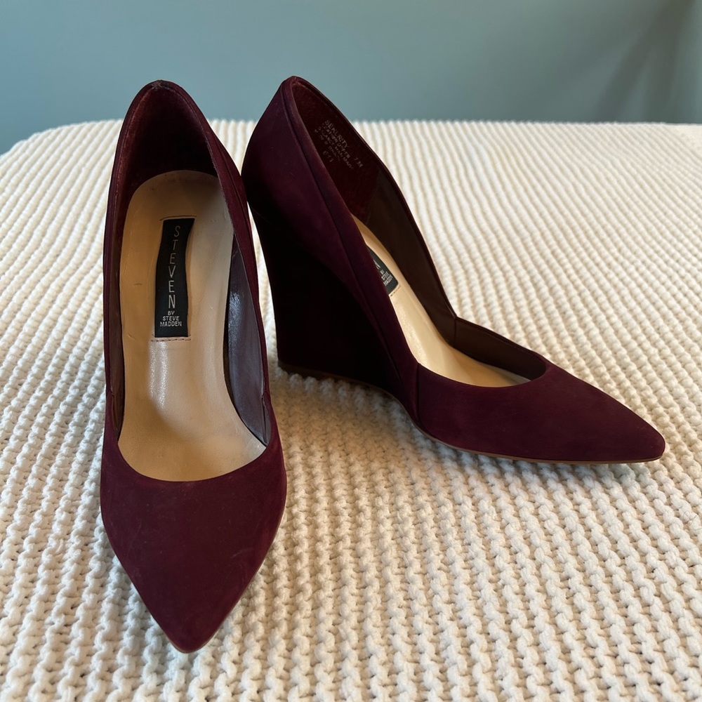 GUC Steve Madden Suede Wedge